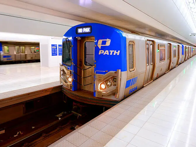 ニューヨーク PATH トレイン 車両