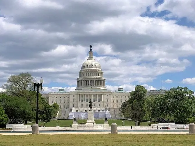 ニューヨーク発 アーミッシュ・カントリー、フィラデルフィア、ワシントンD.C. 1泊2日ツアー - アメリカ合衆国議会議事堂