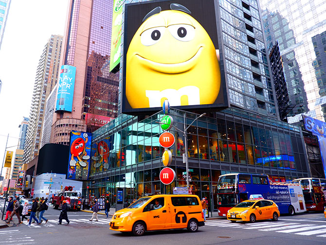 ニューヨーク タイムズスクエア mアンドmストア