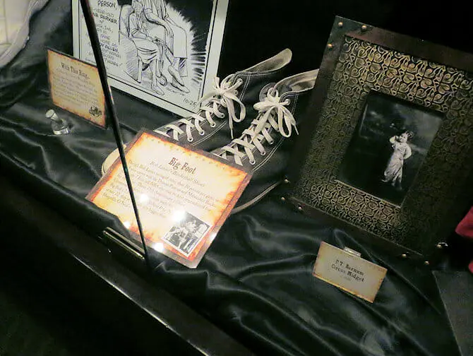 ニューヨーク Ripley's Believe It or Not! 博物館 - 巨大スニーカー