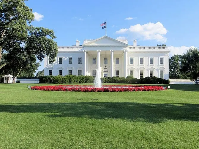 ニューヨーク発 ワシントンD.C.とフィラデルフィアへの日帰りツアー