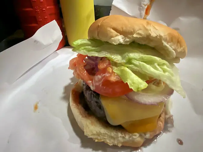 ニューヨークでいちばん美味しいバーガー - バーガージョイントのバーガー