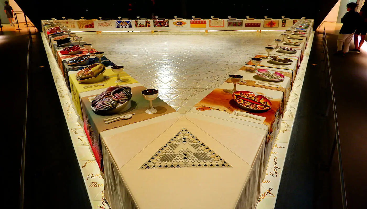 ニューヨークのブルックリン美術館 - ザ・ディナーパーティー