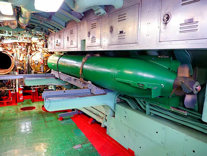 ニューヨーク イントレピッド博物館 - USSグロウラー潜水艦