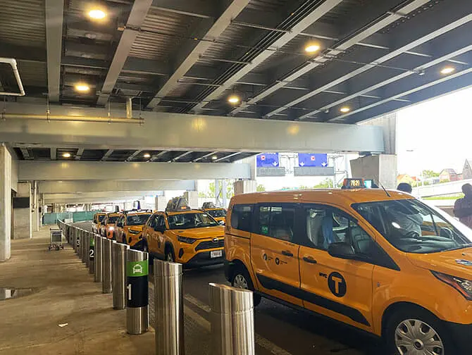 ラガーディア空港 - タクシー
