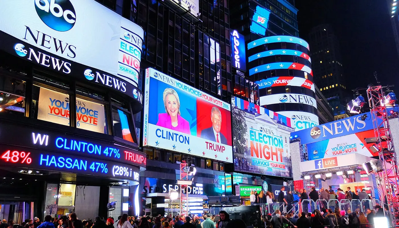 ニューヨークのアメリカ大統領選 - タイムズスクエア