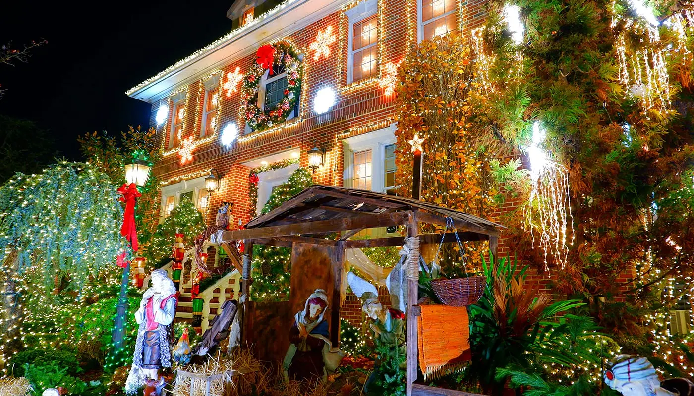 ニューヨーク クリスマス 旅行 プラン - ダイカーハイツ・クリスマスイルミネーションツアー