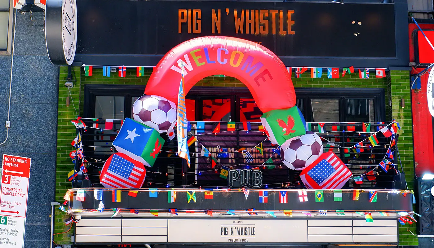 ニューヨークで最高のスポーツバー - Pig 'n Whistle