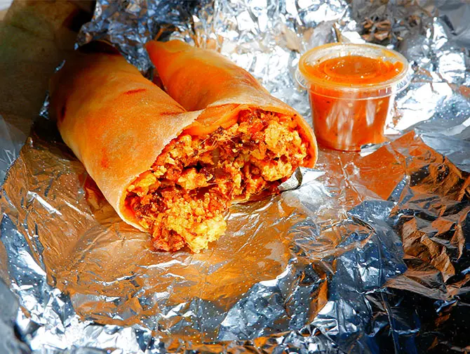 ニューヨークで朝食を - Los Tacos No. 1のブレックファストブリトー