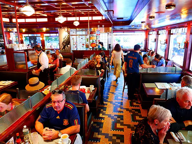 ニューヨークのダイナー - Midtown Manhattan のBrooklyn Diner