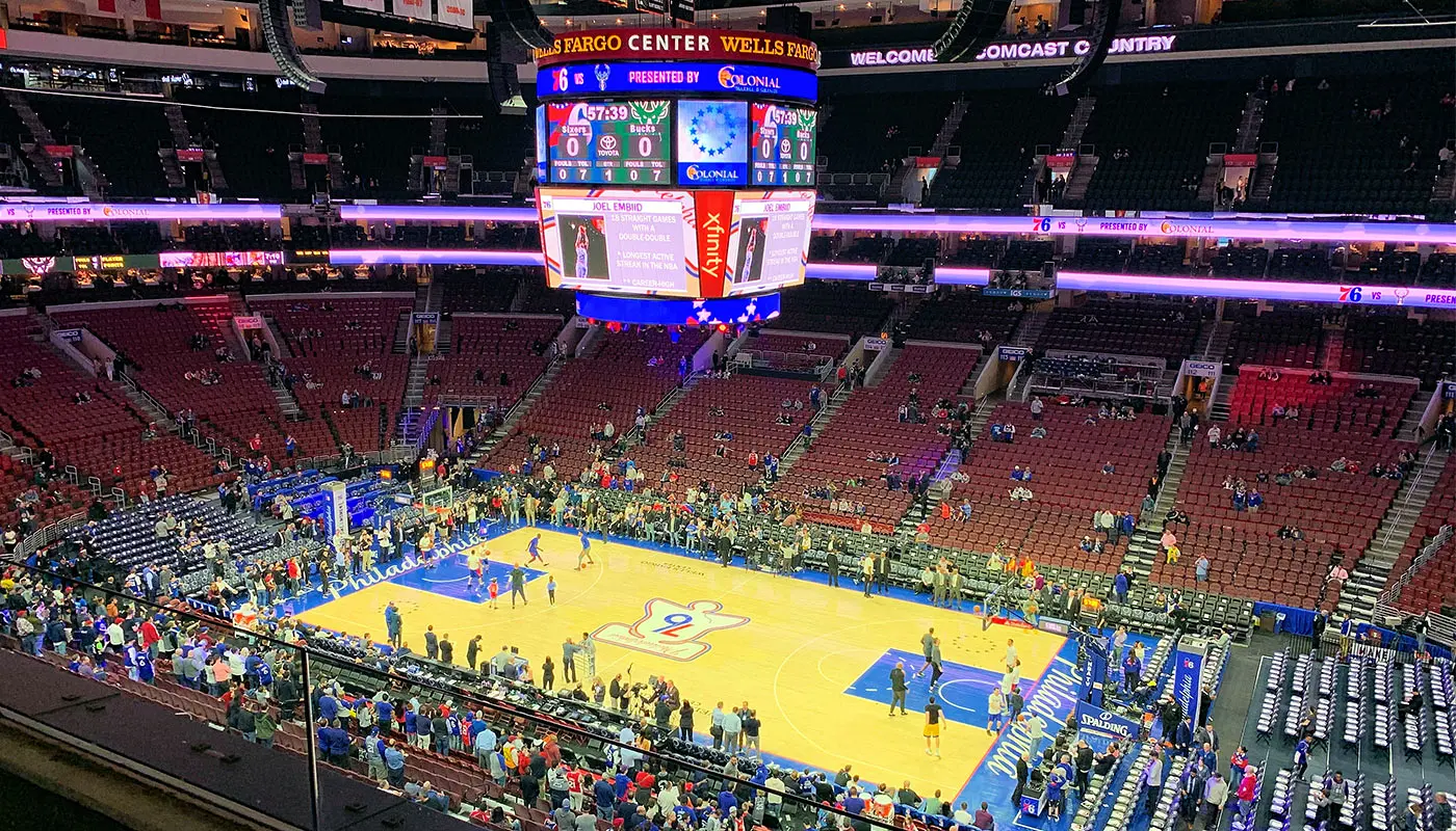 フィラデルフィア・セブンティシクサーズ チケット- Xfinity Mobile Arenaのバスケットボールコート