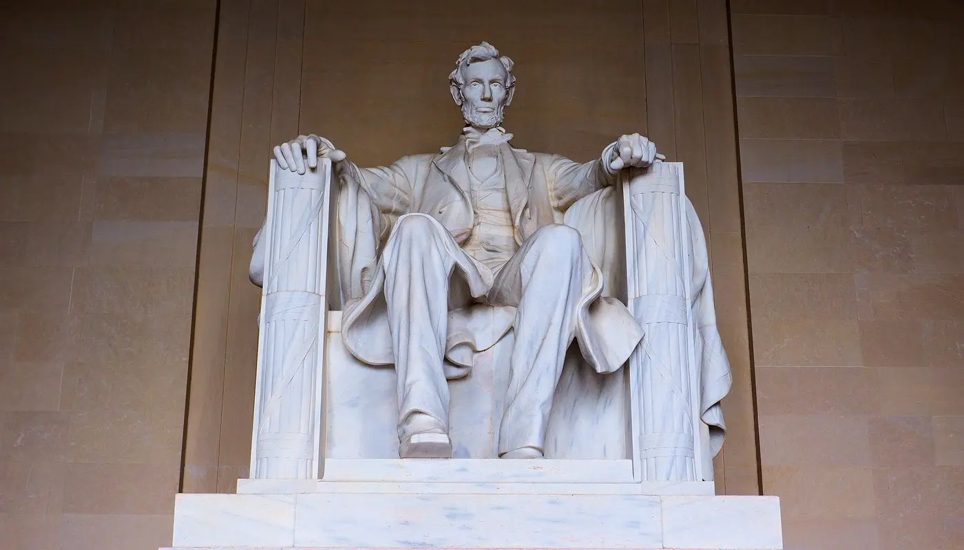 ニューヨークからワシントンD.C.を訪れる方法 - リンカーン記念堂