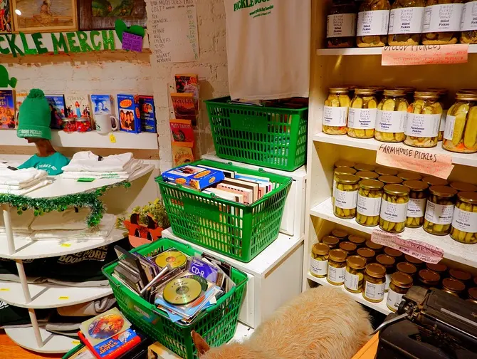 ニューヨークの書店 - Lower East SideのSweet Pickle Bookstore